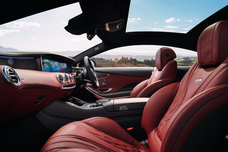 Интерьер Mercedes-AMG S63 4Matic+ Coupe (C217) 2018 года  (AU) (фото 6 из 40)